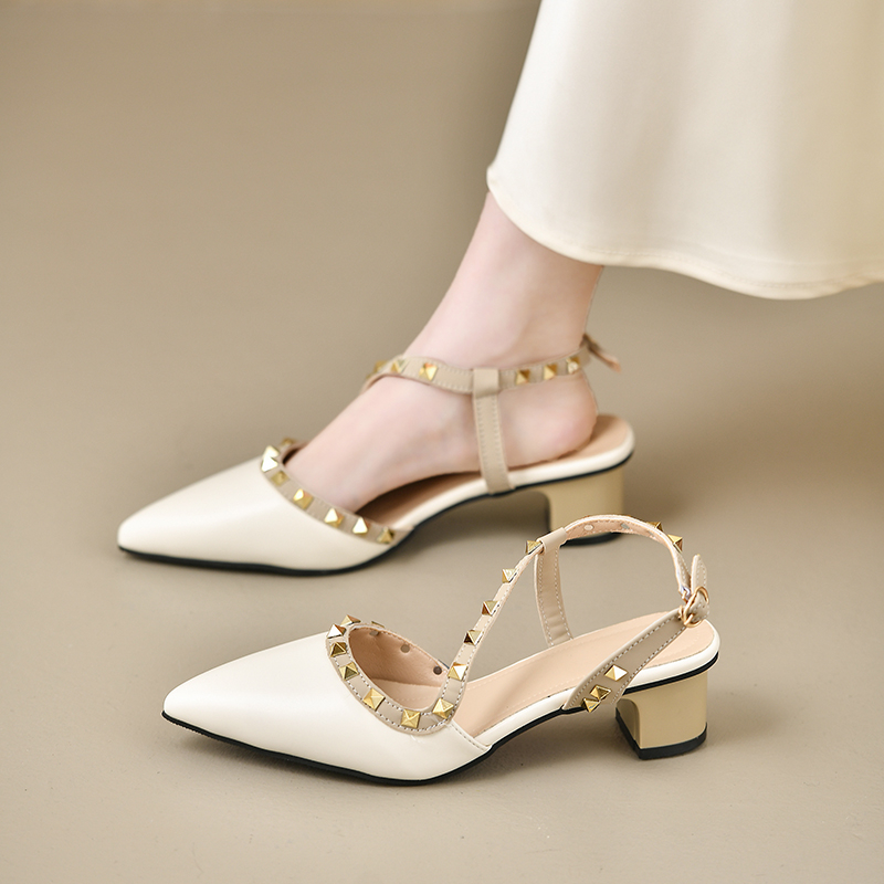 Women'S Shoes Trendy - รองเท้าแตะแฟชั่นสายรัดหลังแบบมีหัวเข็มขัดสำหรับผู้หญิง สไตล์ยุโรปและอเมริกา รองเท้าสุดฮิตแบบปิดนิ้วเท้าประดับหมุดสีทอง